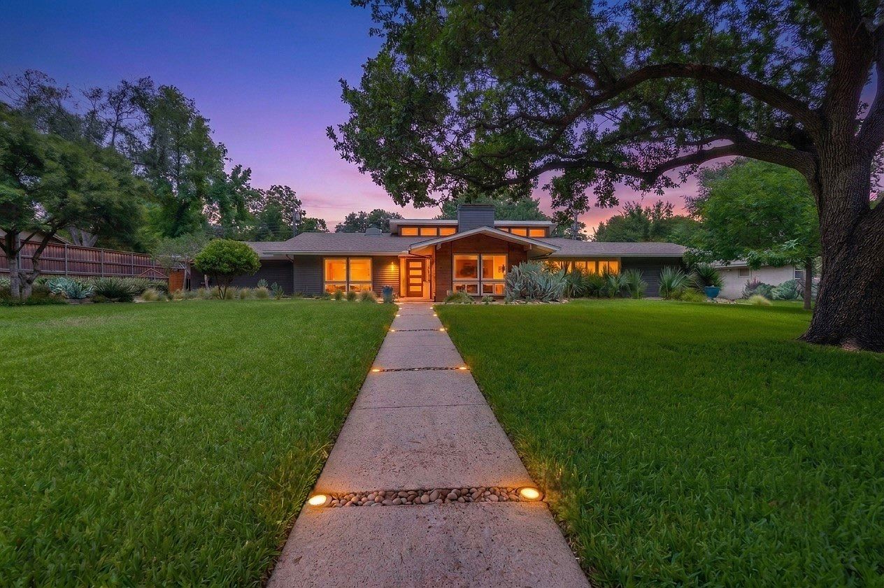 3923 Weeburn Drive