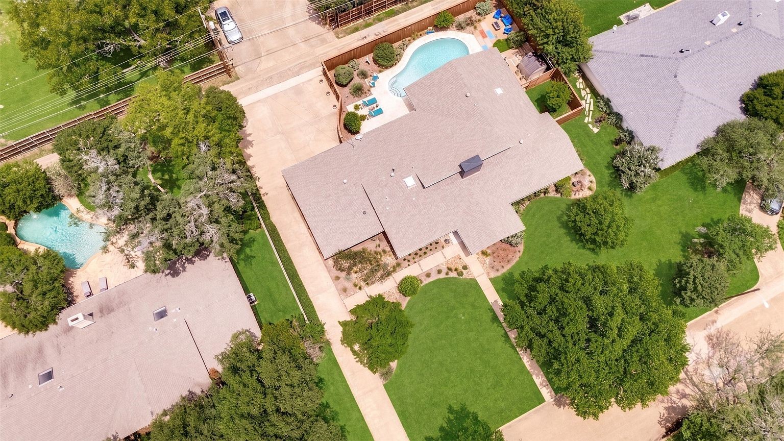 3923 Weeburn Drive