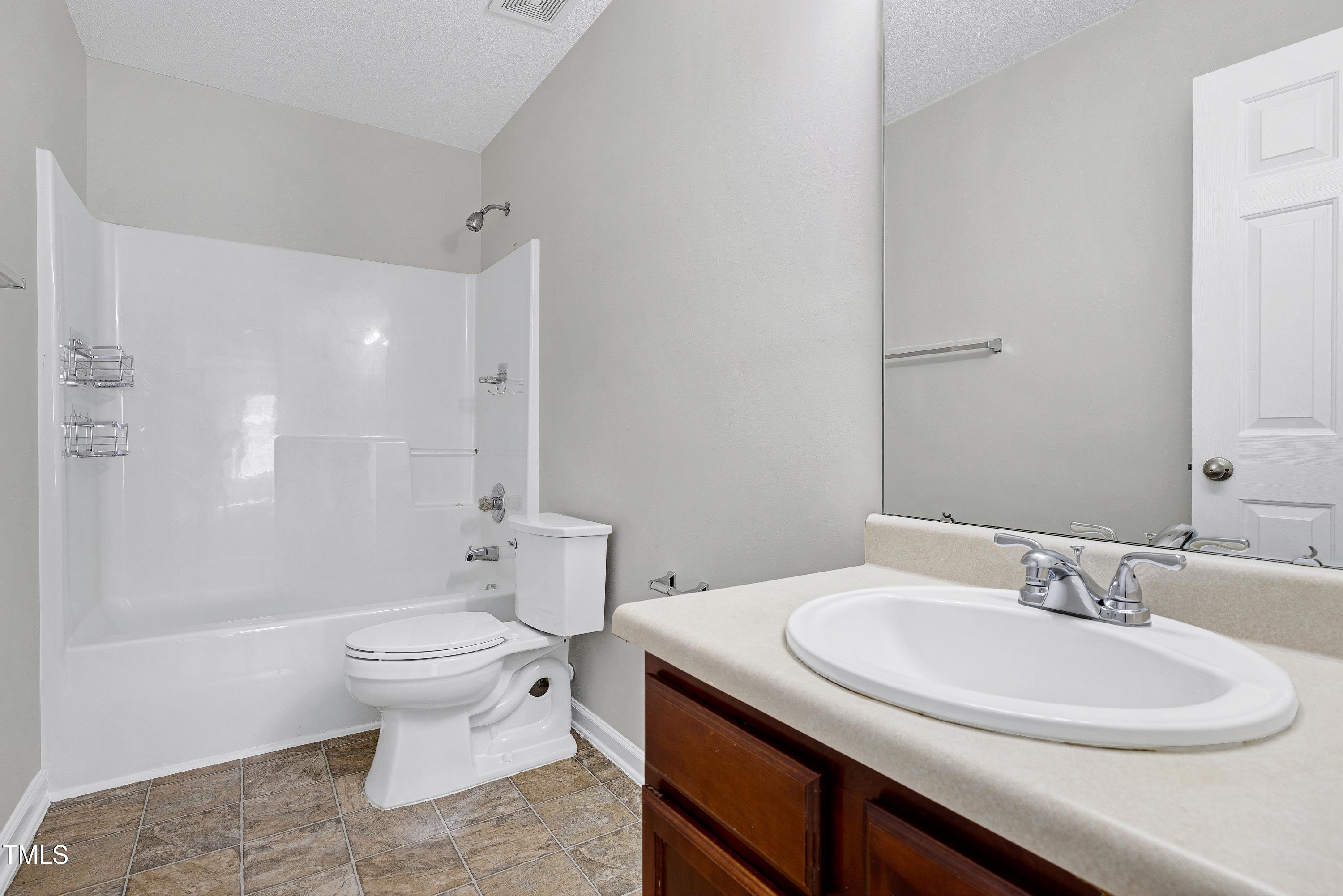 2817 Roundleaf Court