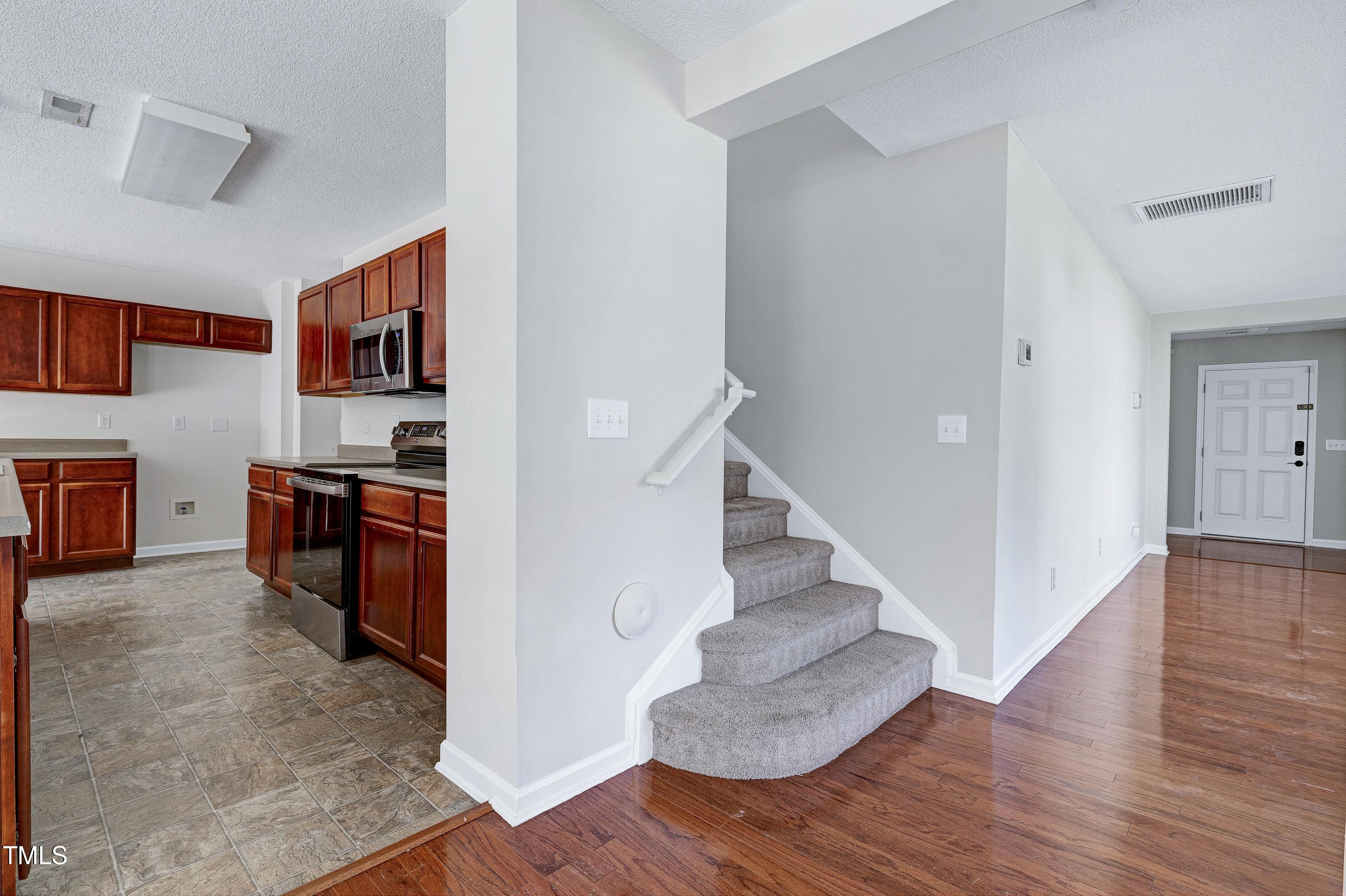 2817 Roundleaf Court