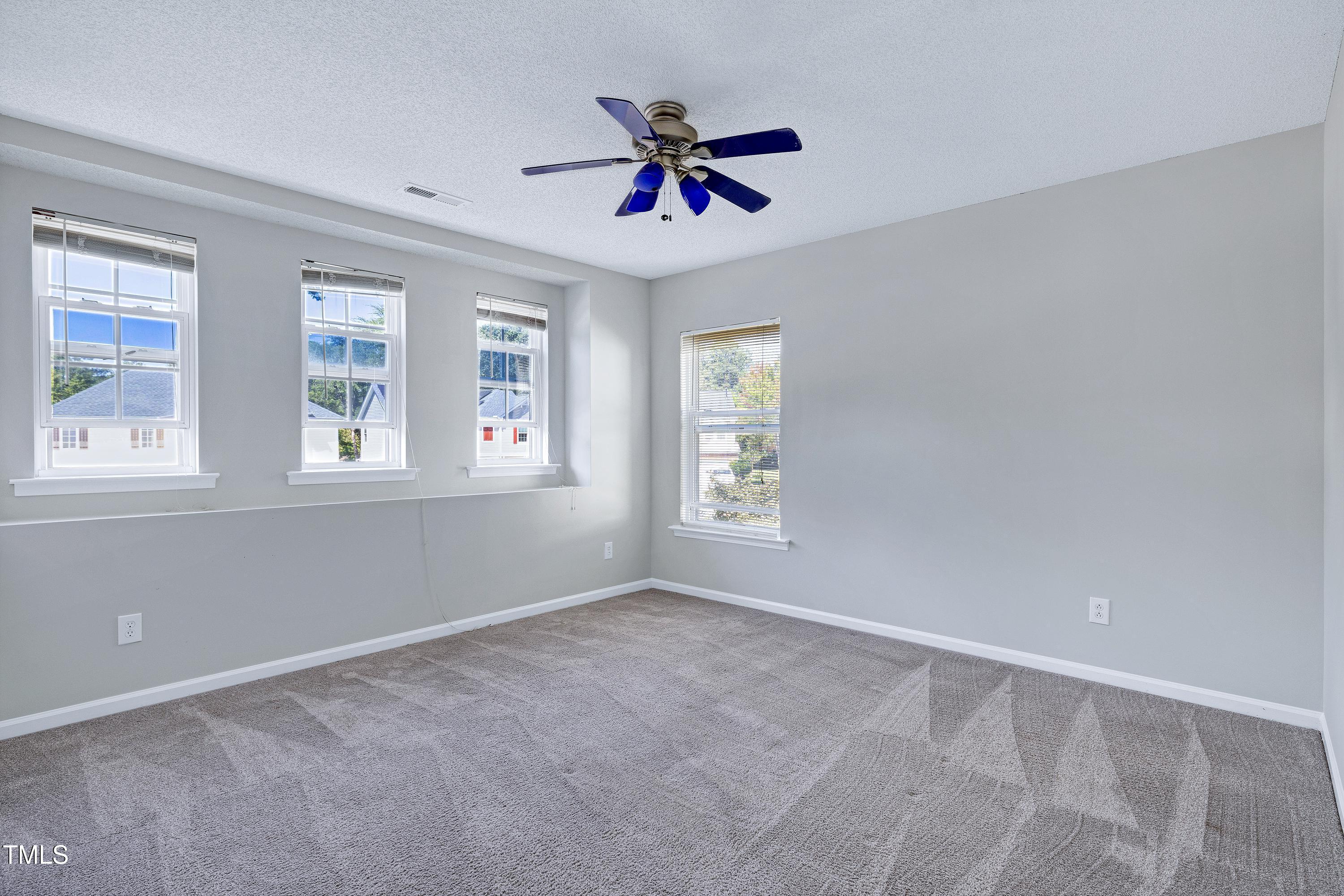 2817 Roundleaf Court
