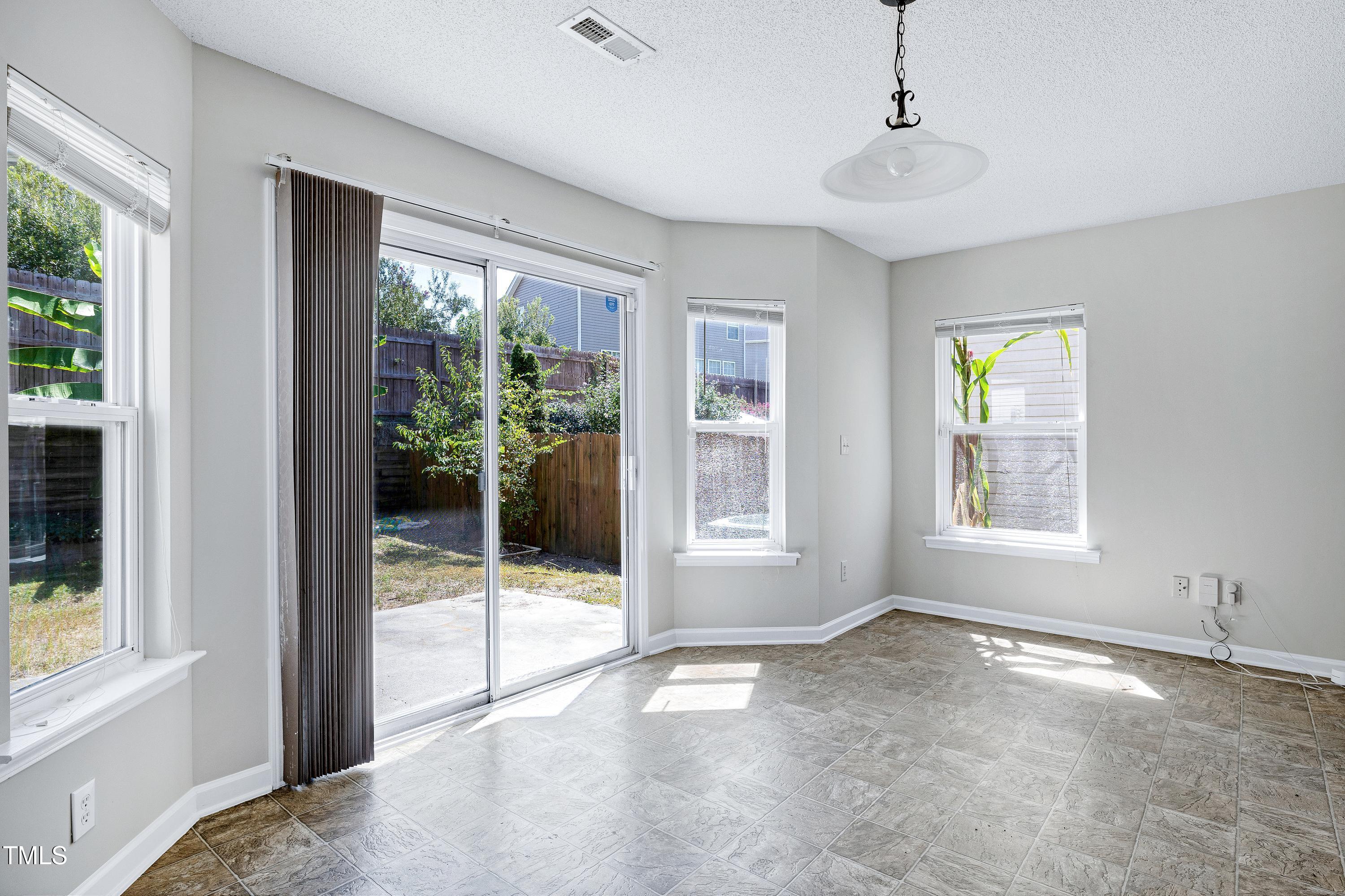 2817 Roundleaf Court