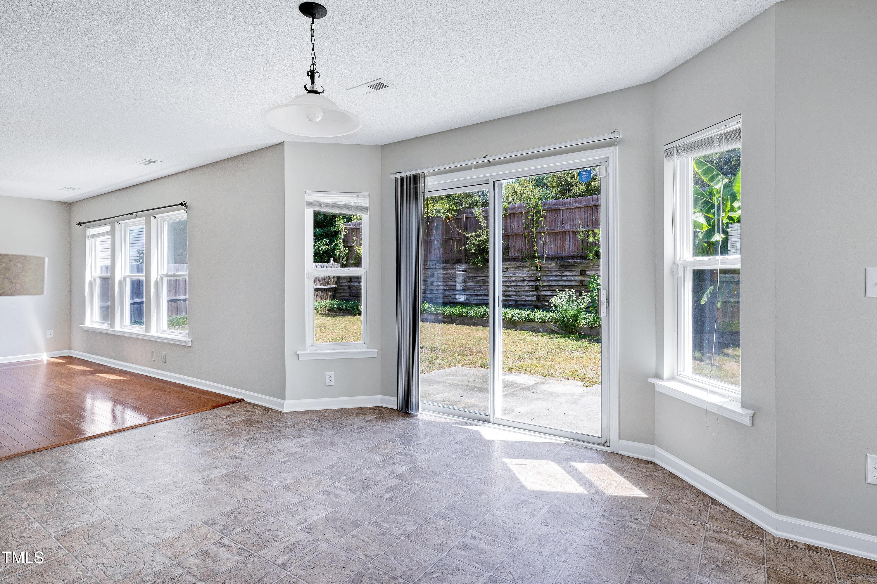 2817 Roundleaf Court