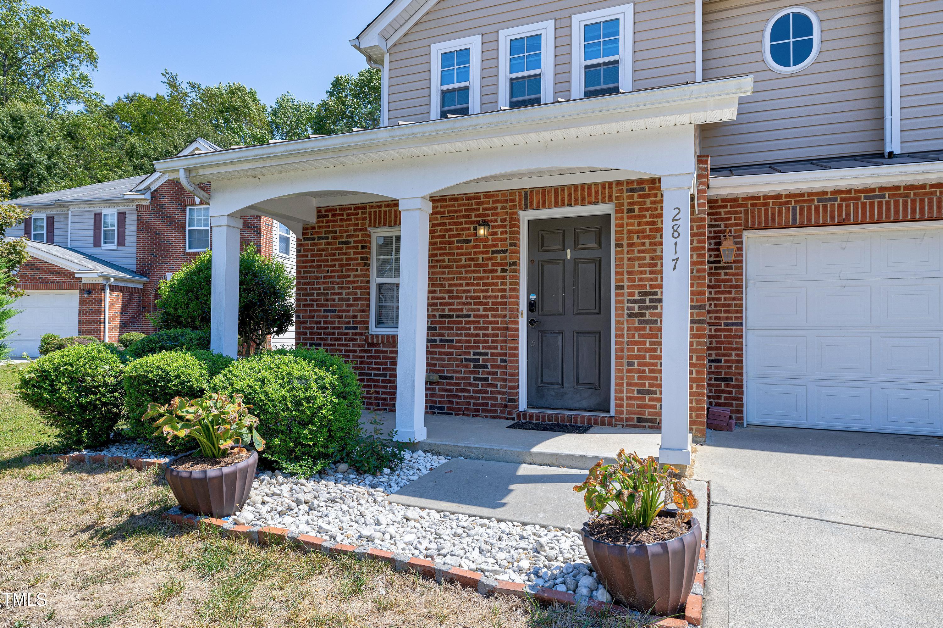 2817 Roundleaf Court