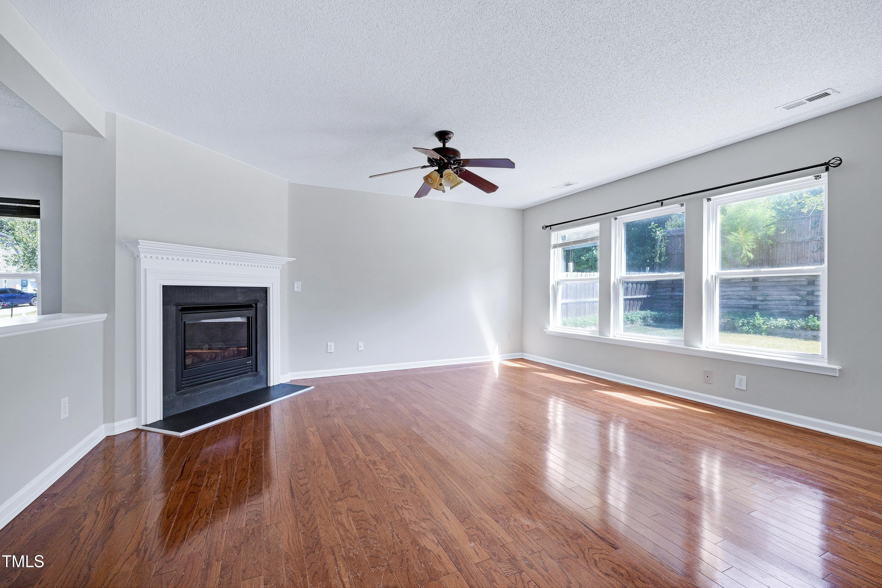 2817 Roundleaf Court