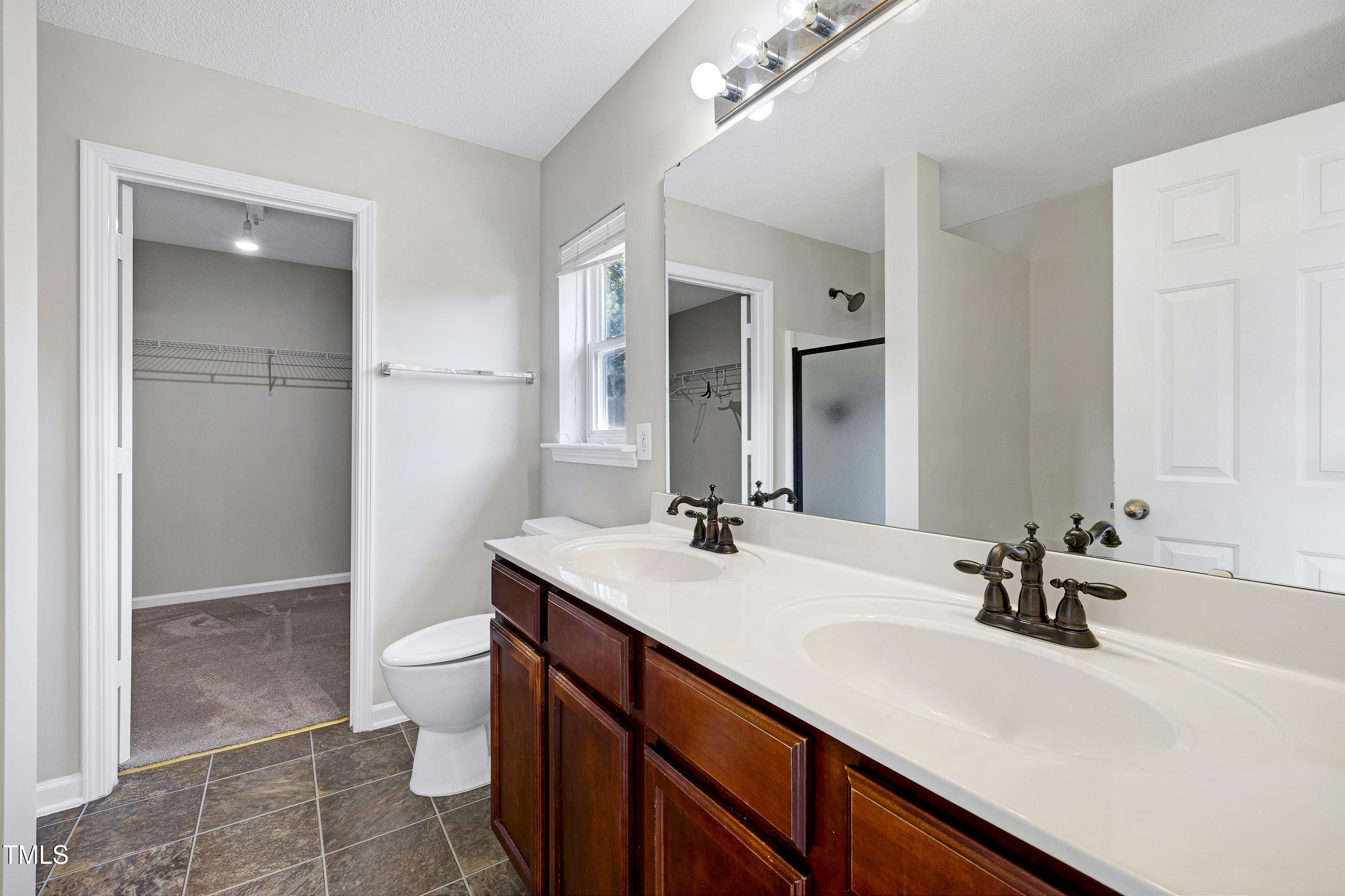 2817 Roundleaf Court