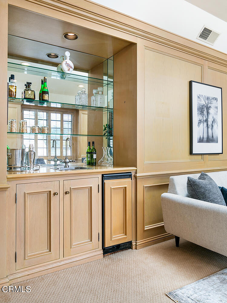 519 S Orange Grove Boulevard Unit: 300