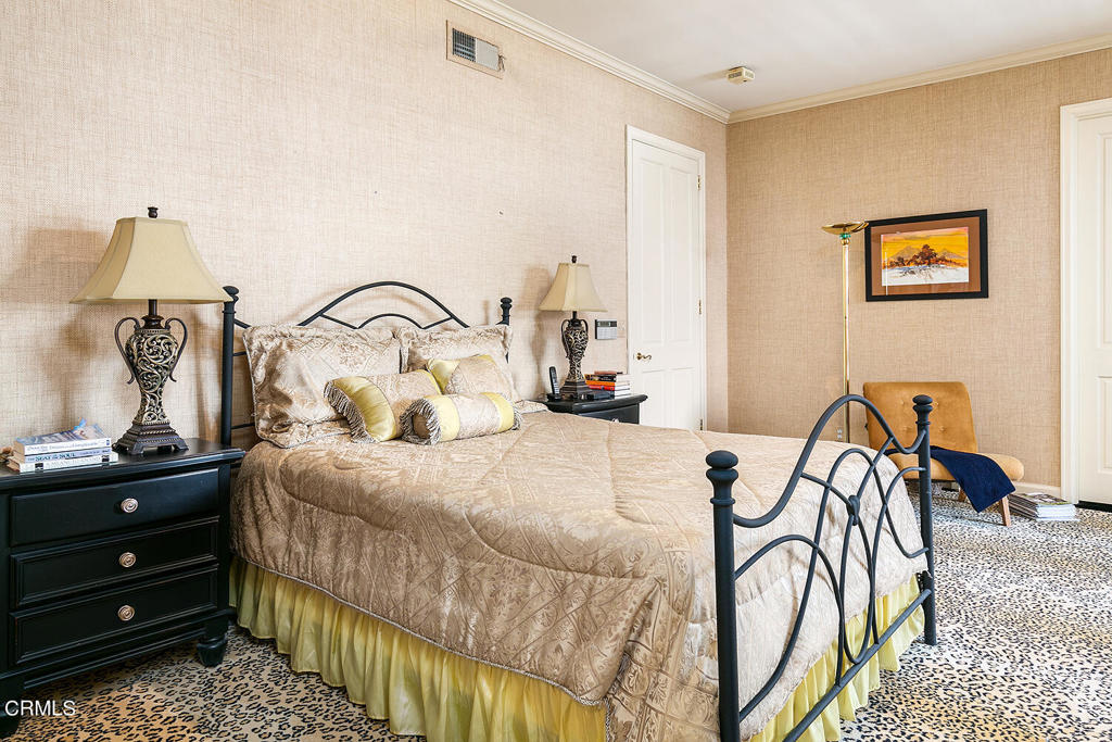 519 S Orange Grove Boulevard Unit: 300