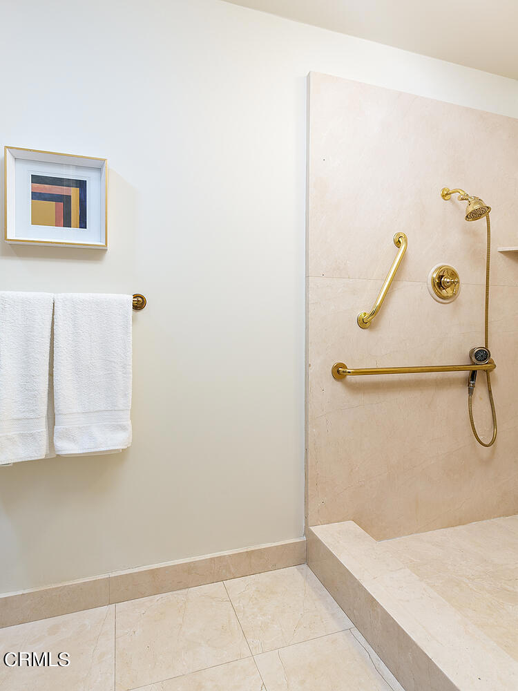 519 S Orange Grove Boulevard Unit: 300