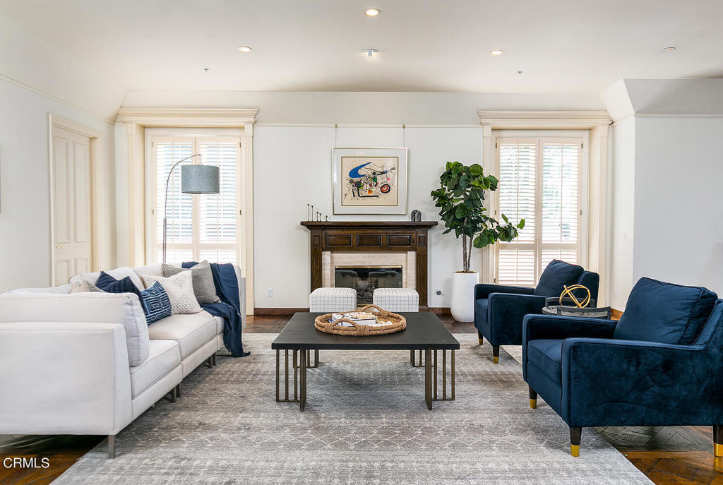 519 S Orange Grove Boulevard Unit: 300