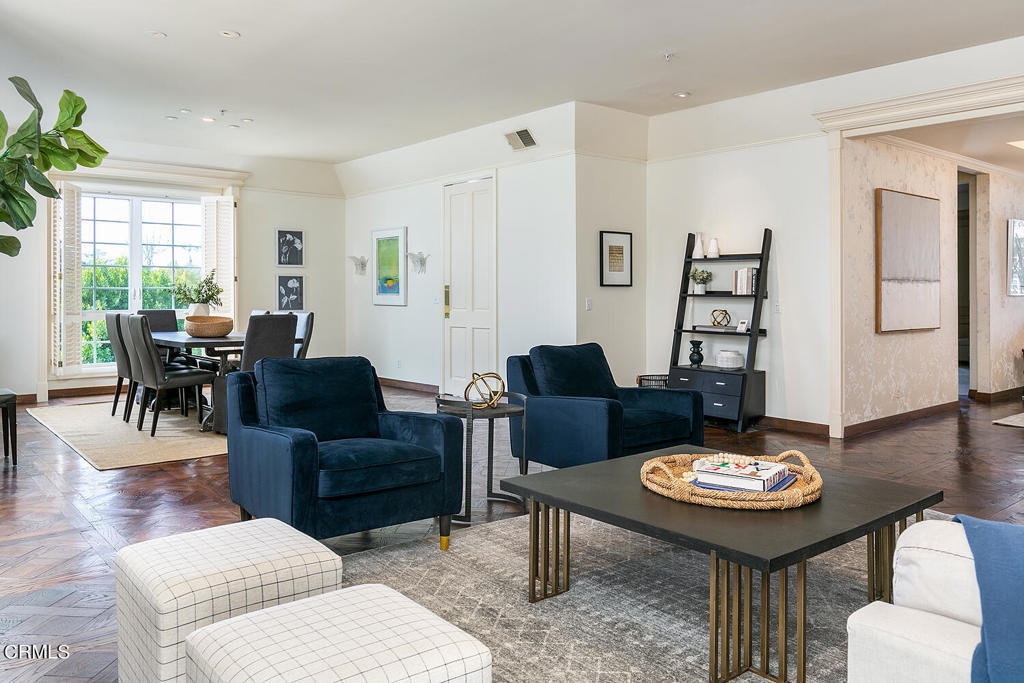 519 S Orange Grove Boulevard Unit: 300