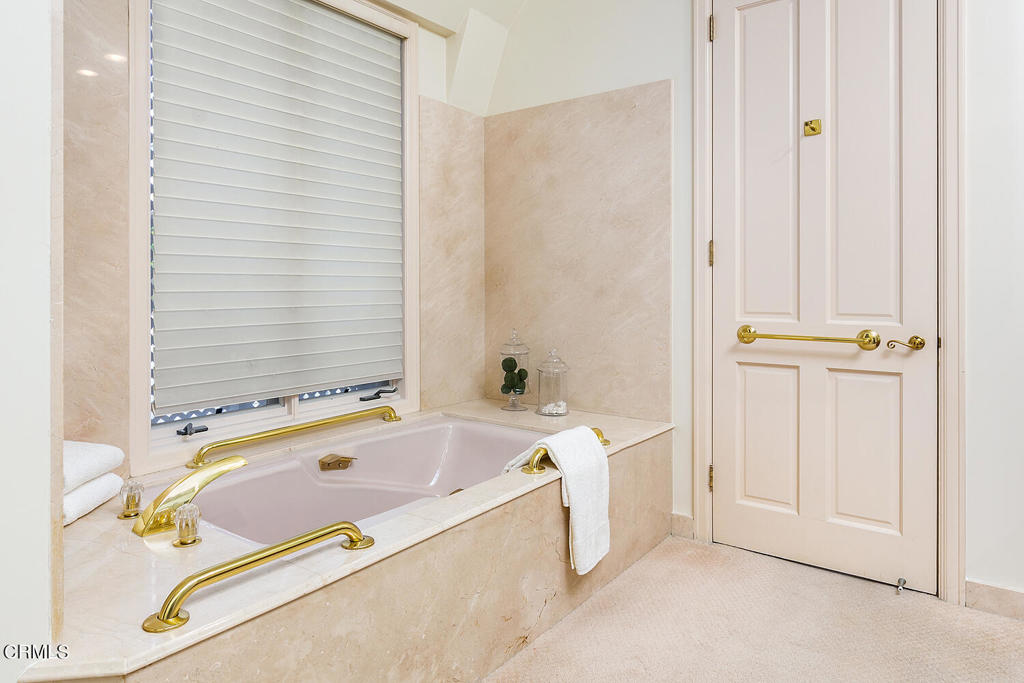 519 S Orange Grove Boulevard Unit: 300