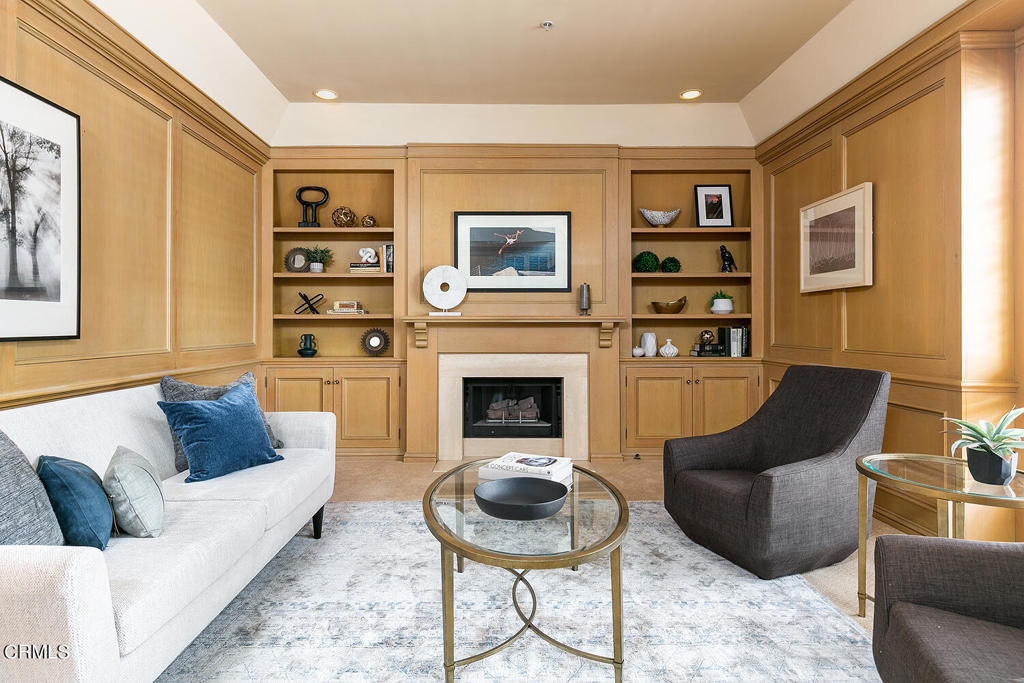 519 S Orange Grove Boulevard Unit: 300