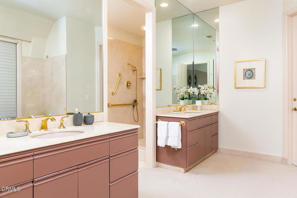 519 S Orange Grove Boulevard Unit: 300