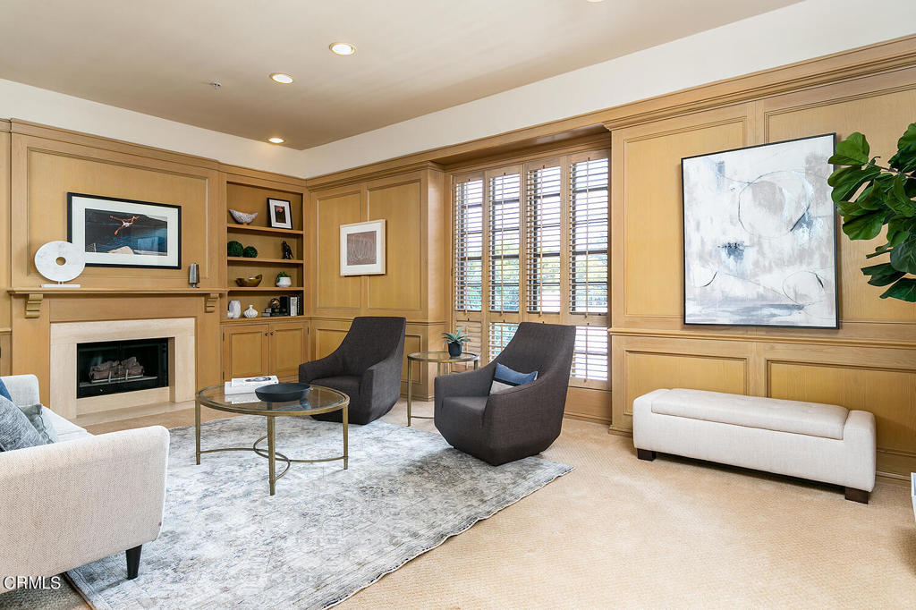 519 S Orange Grove Boulevard Unit: 300