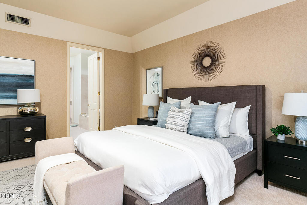 519 S Orange Grove Boulevard Unit: 300