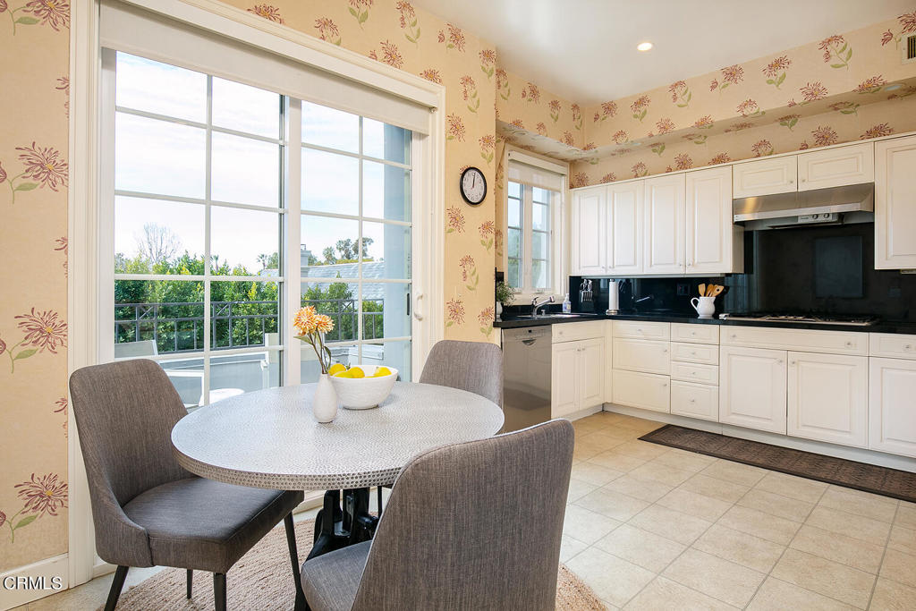 519 S Orange Grove Boulevard Unit: 300