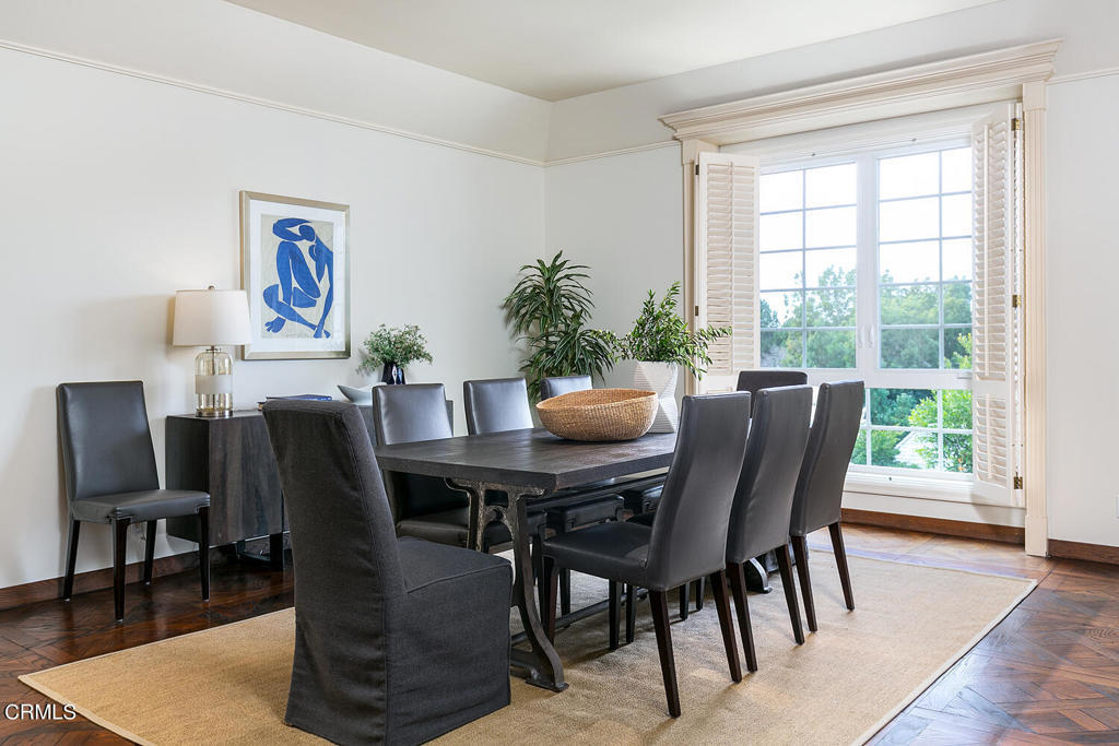 519 S Orange Grove Boulevard Unit: 300