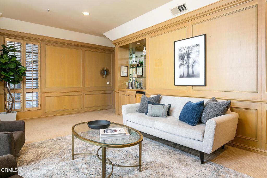 519 S Orange Grove Boulevard Unit: 300