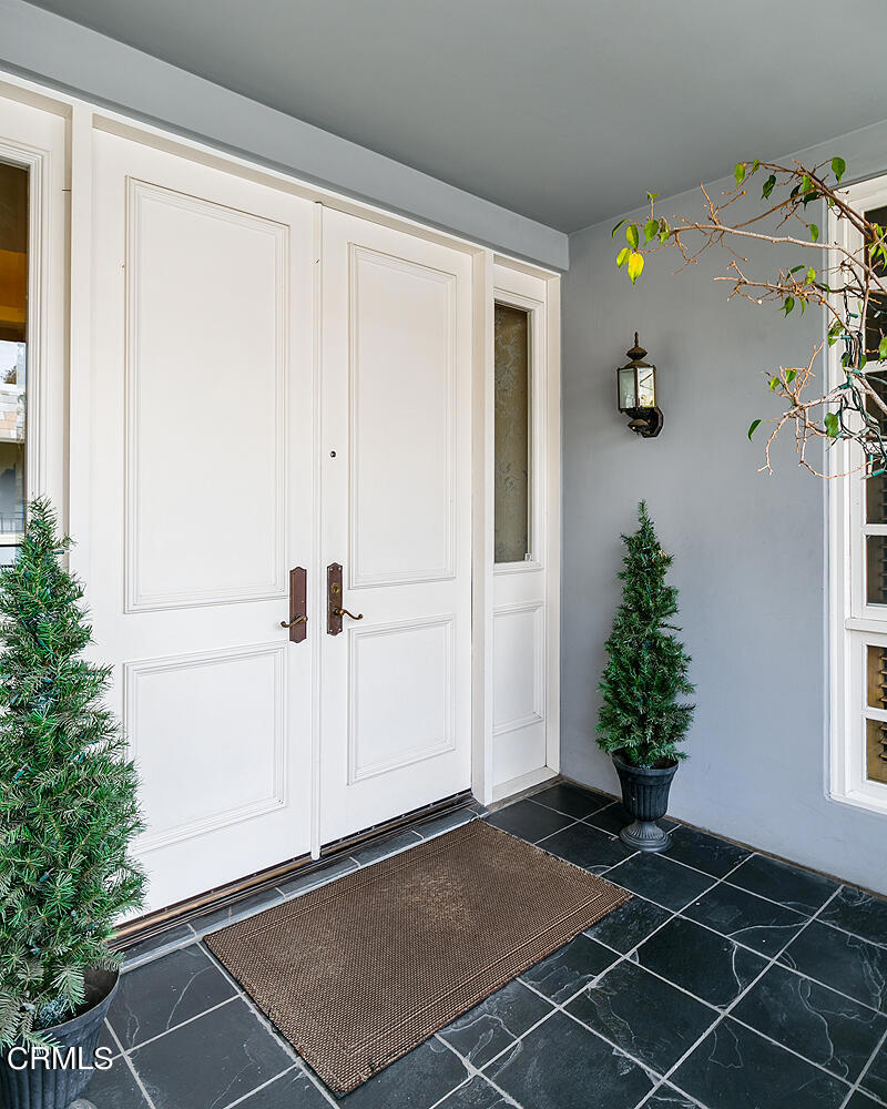 519 S Orange Grove Boulevard Unit: 300