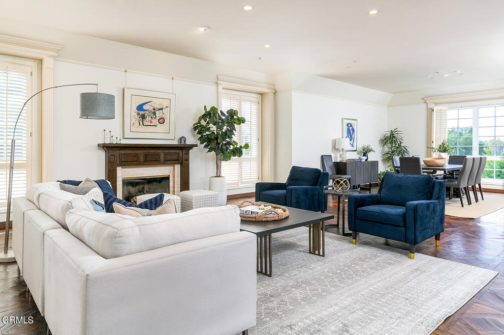 519 S Orange Grove Boulevard Unit: 300