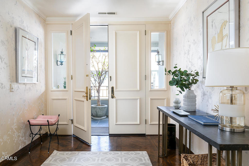 519 S Orange Grove Boulevard Unit: 300