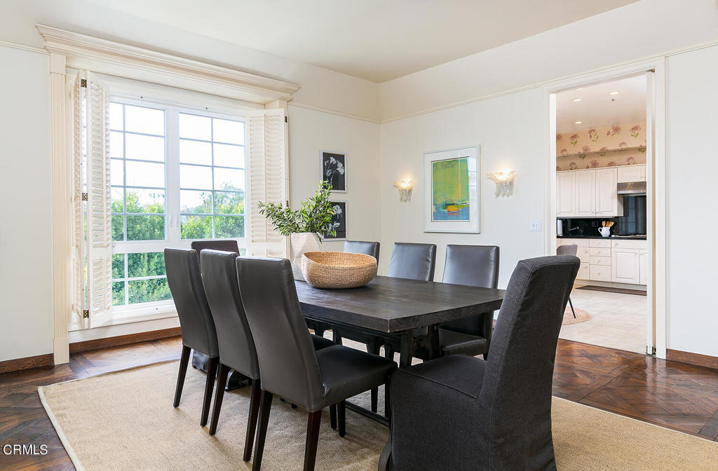 519 S Orange Grove Boulevard Unit: 300