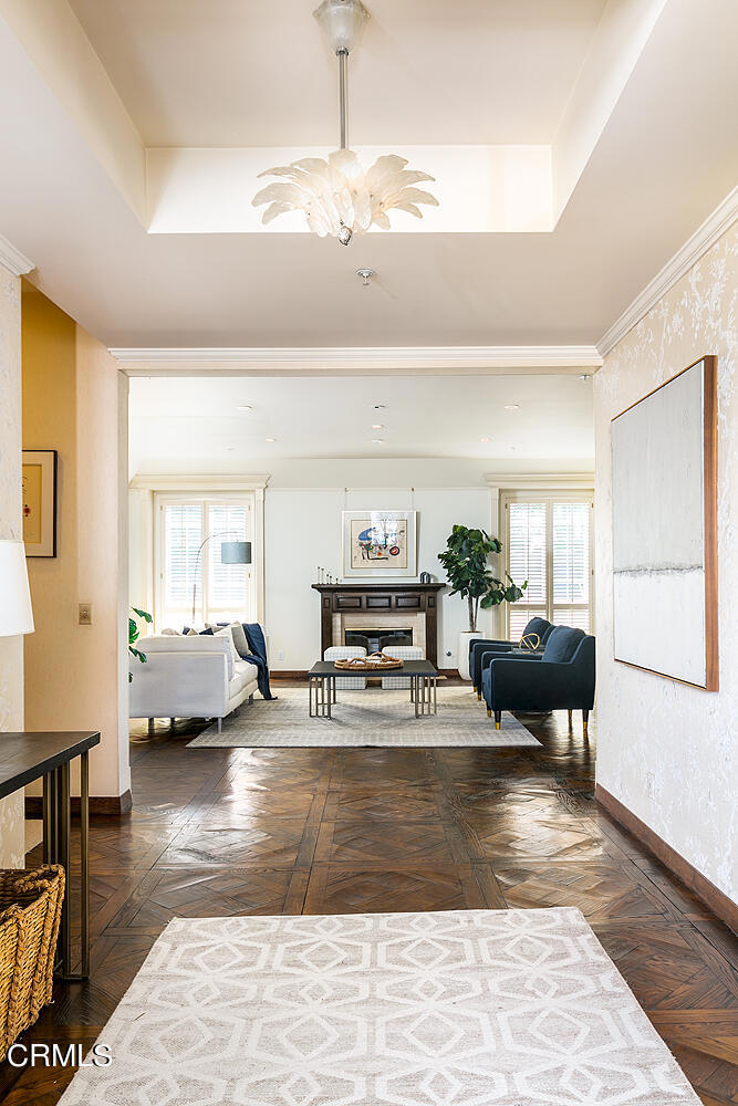 519 S Orange Grove Boulevard Unit: 300