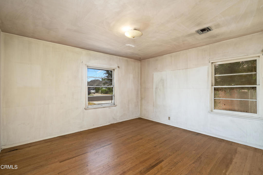 5631 N Willard Avenue