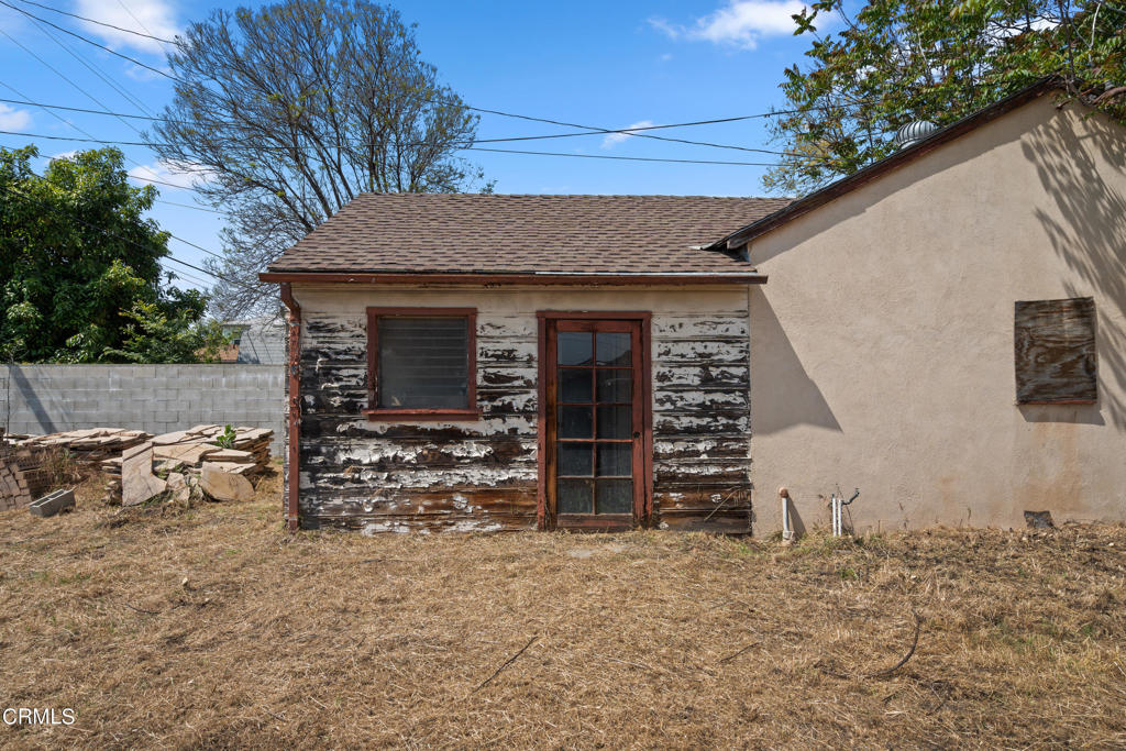 5631 N Willard Avenue