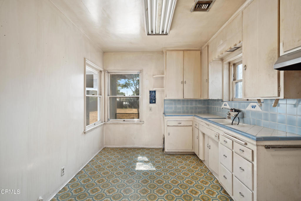 5631 N Willard Avenue