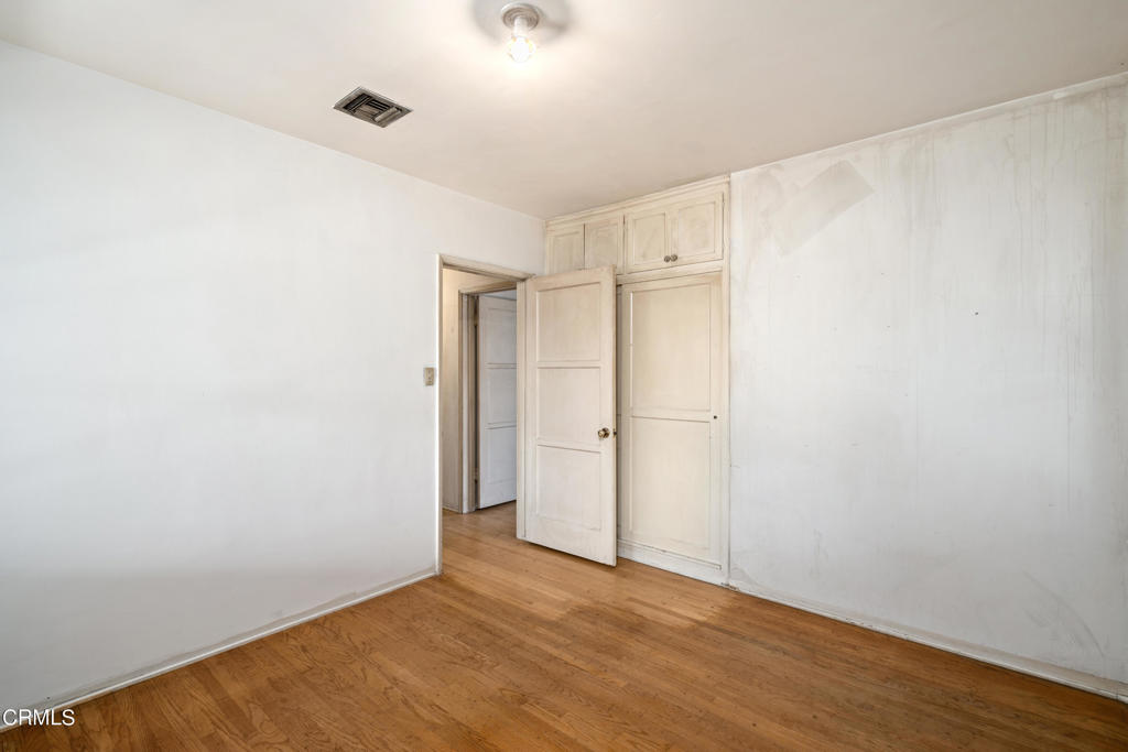 5631 N Willard Avenue