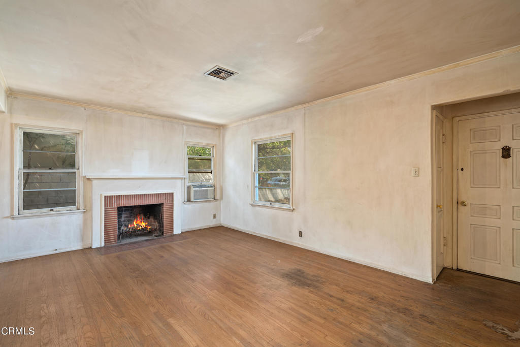 5631 N Willard Avenue