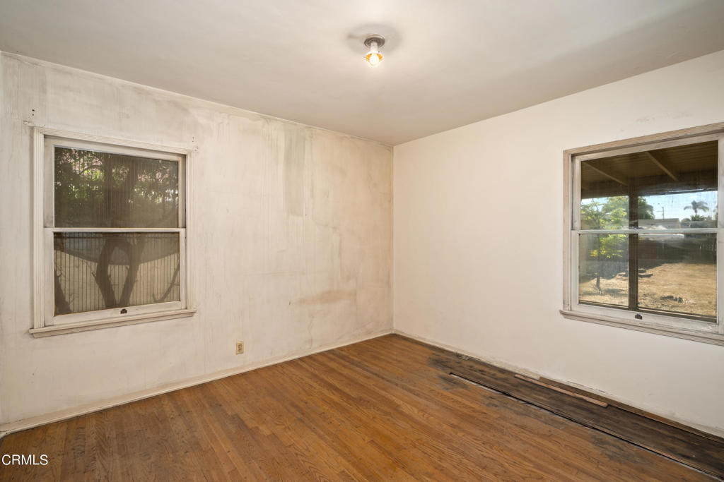 5631 N Willard Avenue