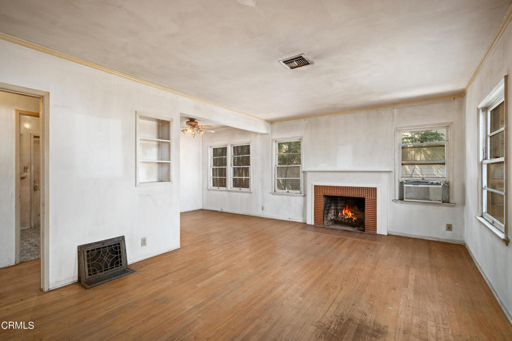 5631 N Willard Avenue