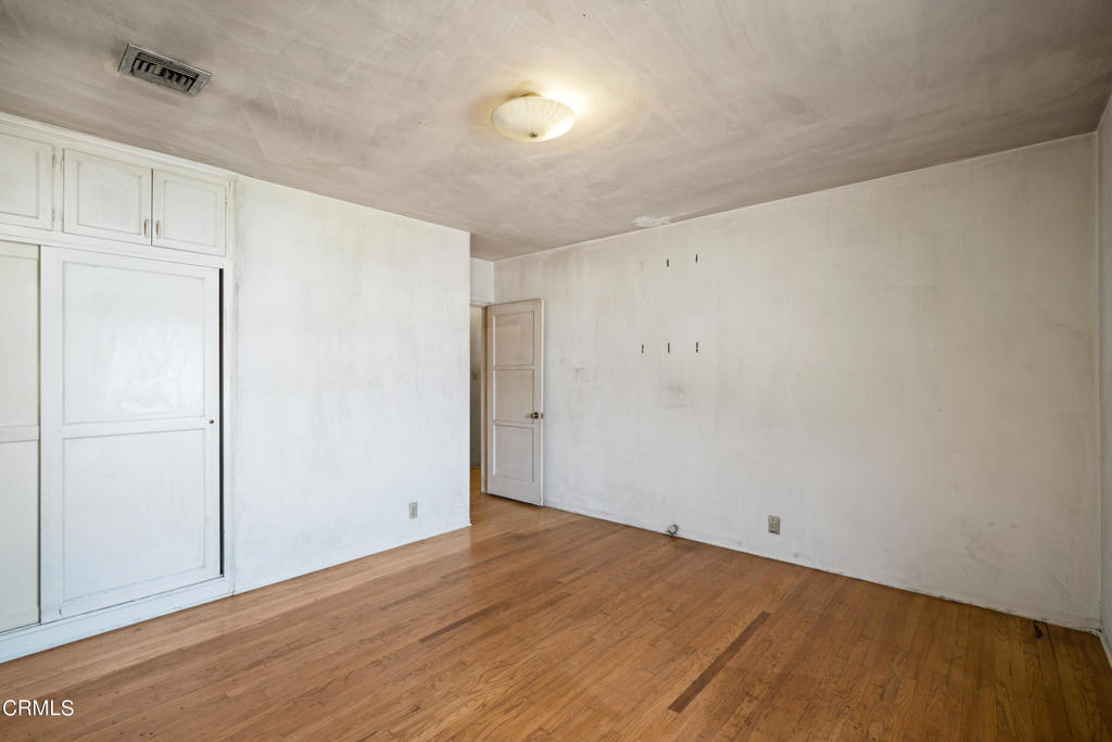 5631 N Willard Avenue