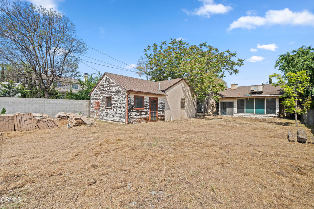 5631 N Willard Avenue