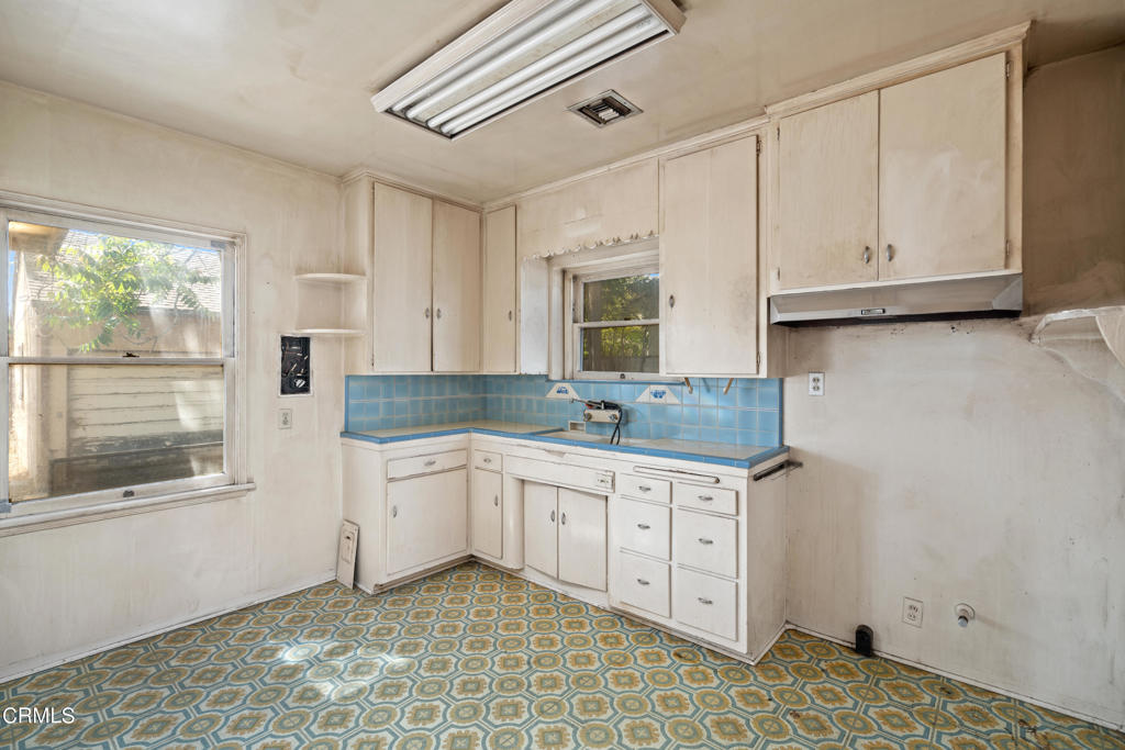 5631 N Willard Avenue