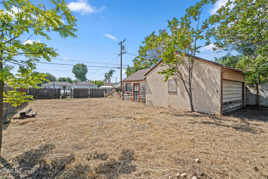 5631 N Willard Avenue