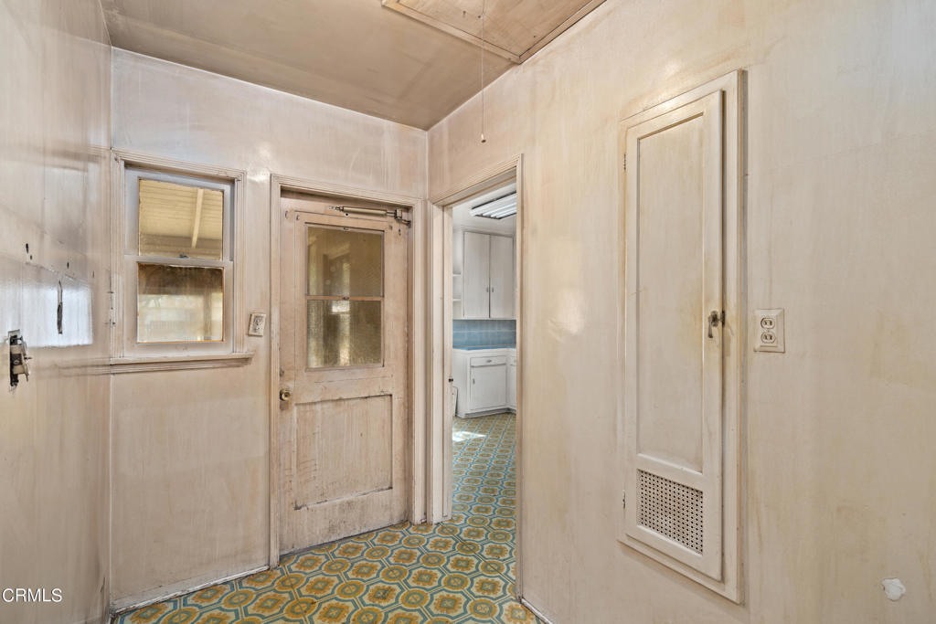 5631 N Willard Avenue