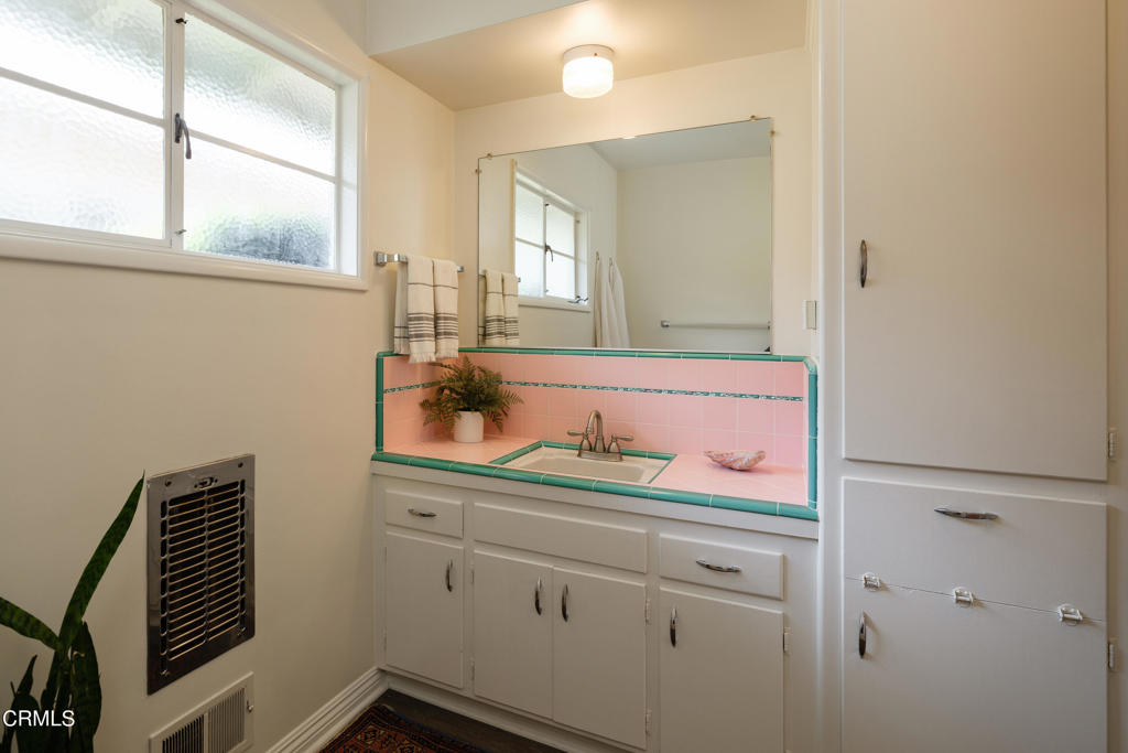 2401 Queensberry Road