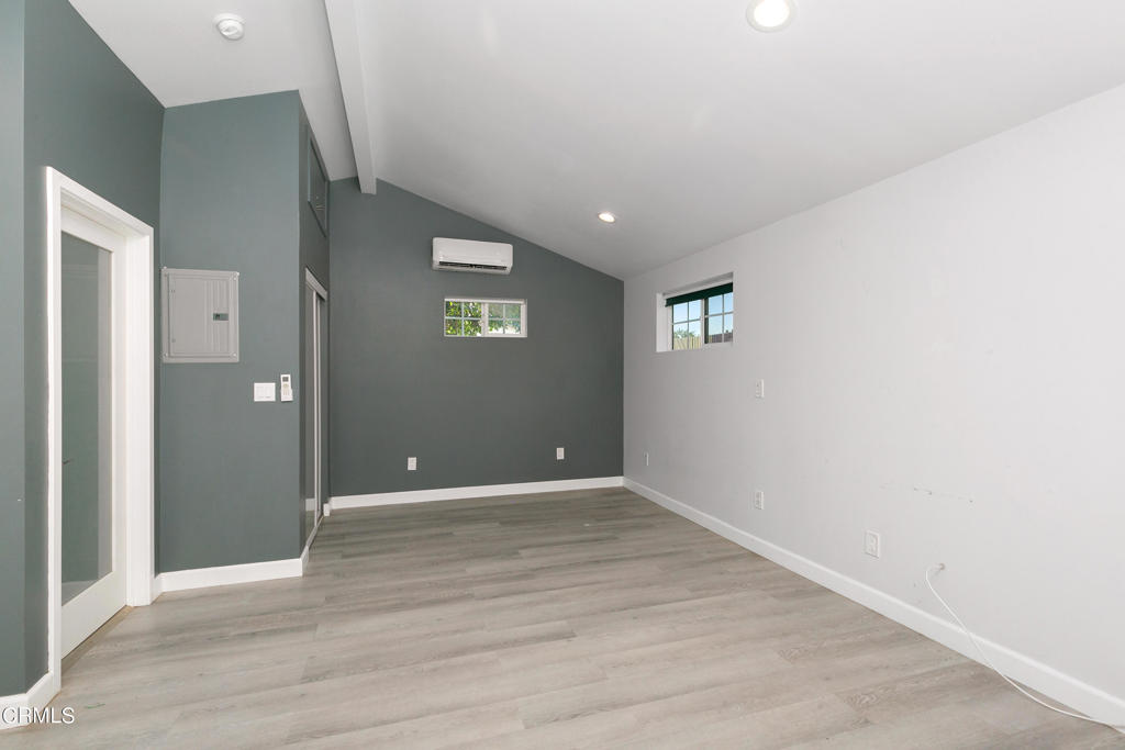 15247 Binney Street Unit: 1/2