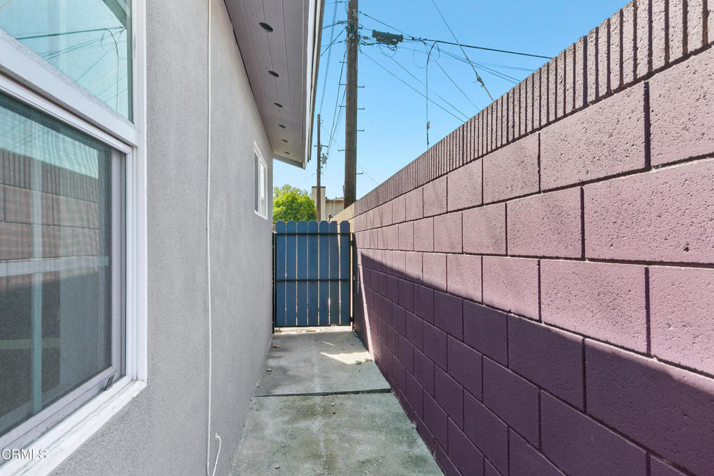 15247 Binney Street Unit: 1/2