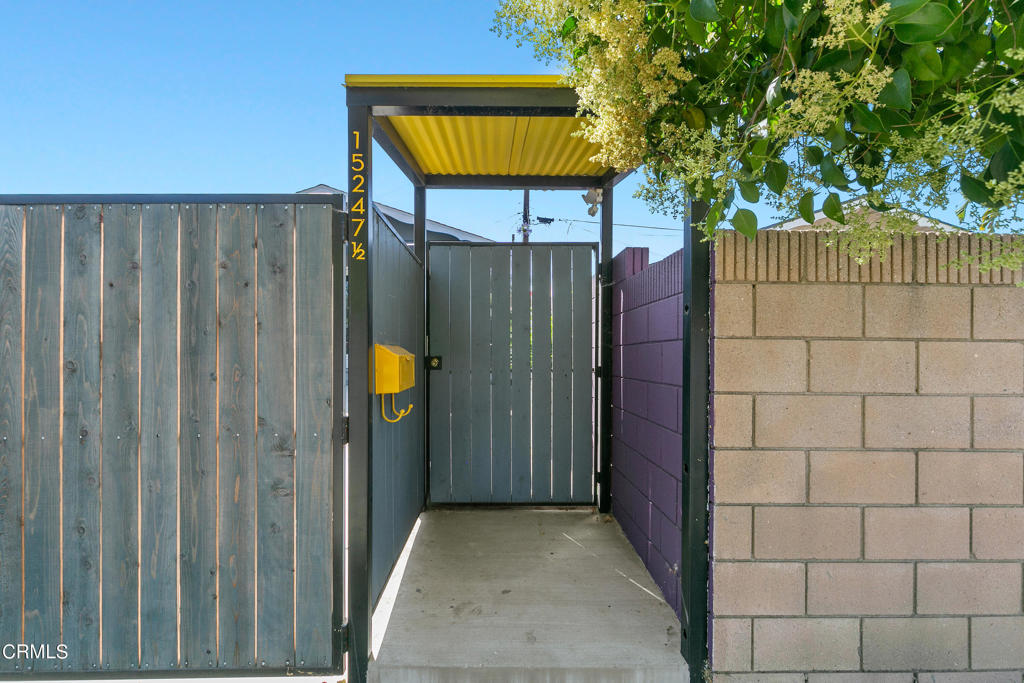 15247 Binney Street Unit: 1/2