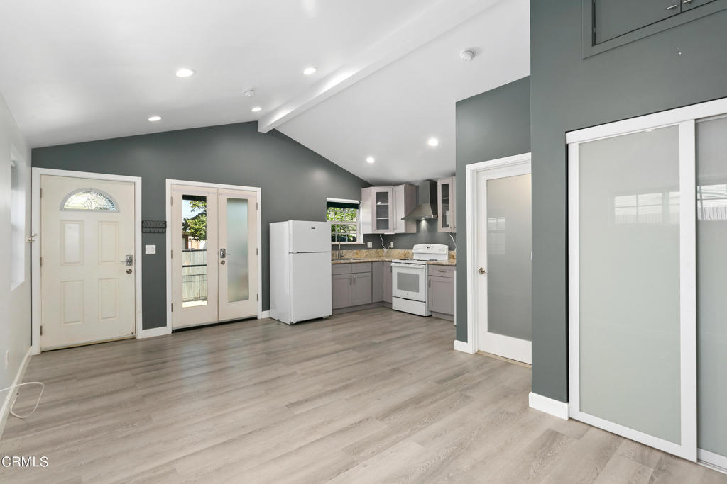 15247 Binney Street Unit: 1/2