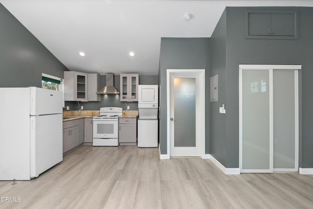 15247 Binney Street Unit: 1/2