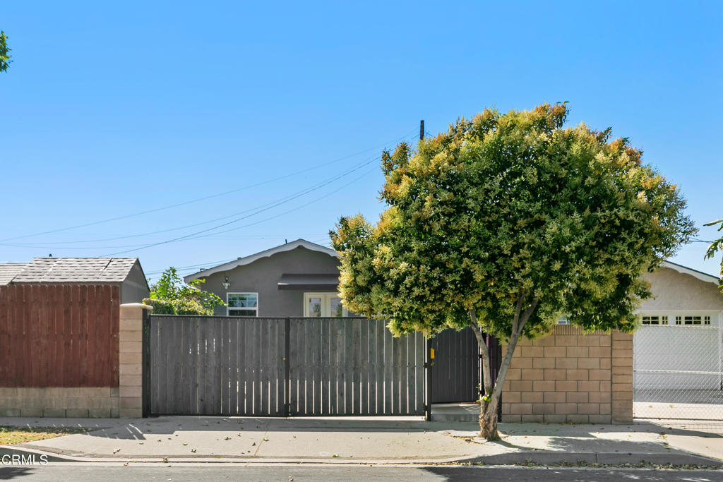 15247 Binney Street Unit: 1/2