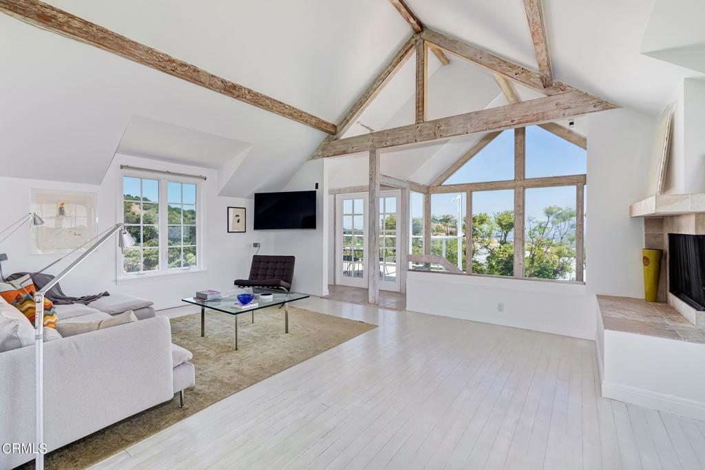 3145 Coldwater Canyon Avenue