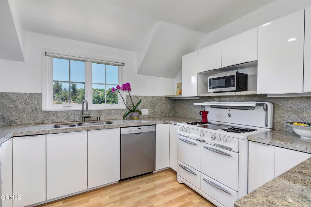 3145 Coldwater Canyon Avenue