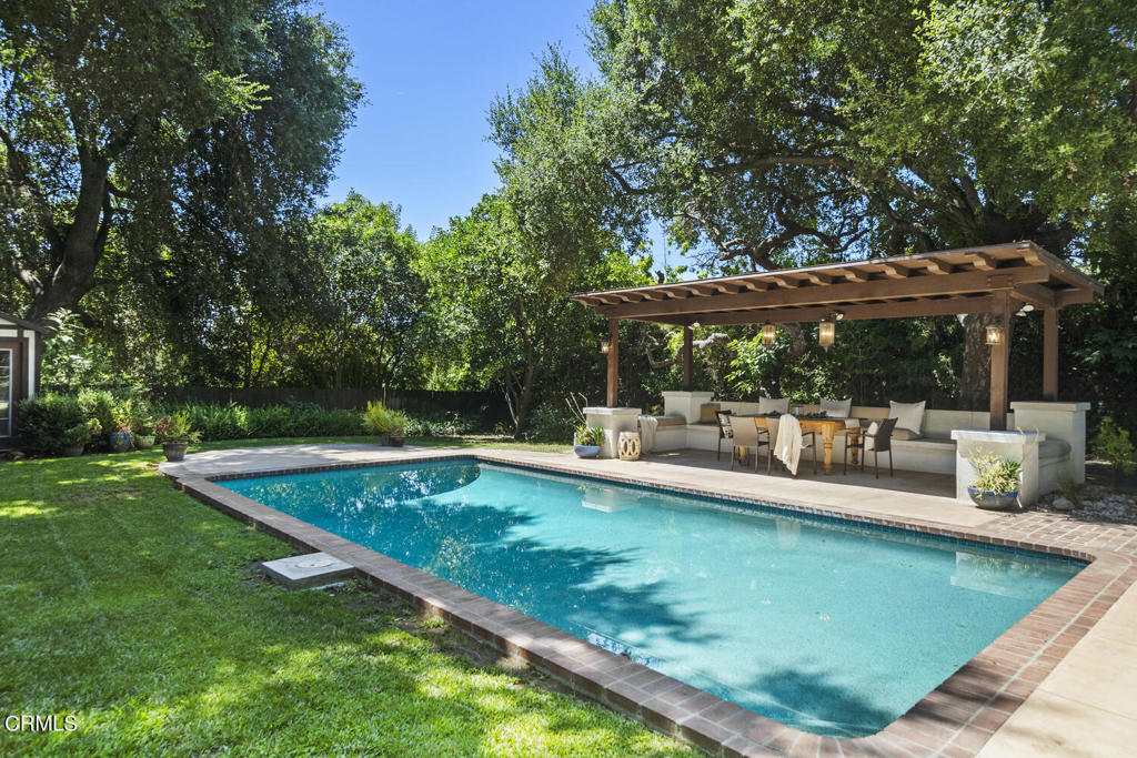 1206 E Mendocino Street